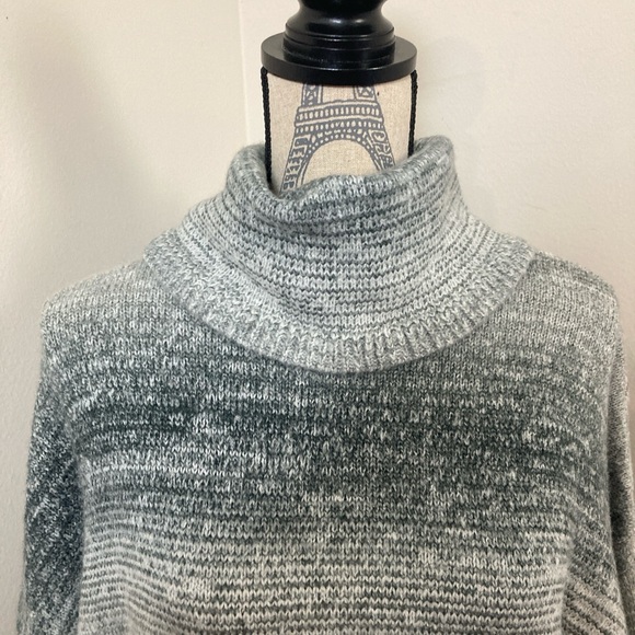 Women’s Grey White Stripe Shading Crowl Long Wide Sleeves Knit Sweater Pullover - Picture 2 of 5